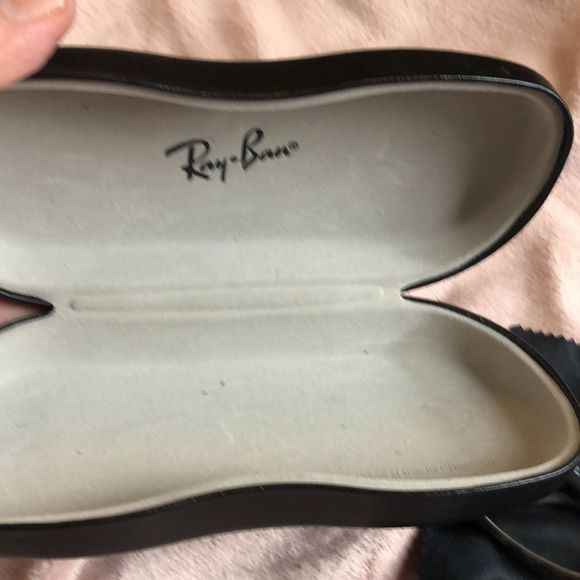 Ray-ban with brown frames plus case and cleaning cloth - Picture 3 of 8